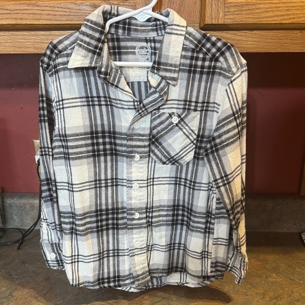 10/$10 Black and White Plaid Button-Up Shirt